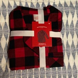 Wondershop woman’s 1 piece flannel sleep shirt
